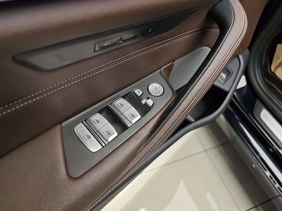 BMW 5 Series 2021 — фото 10