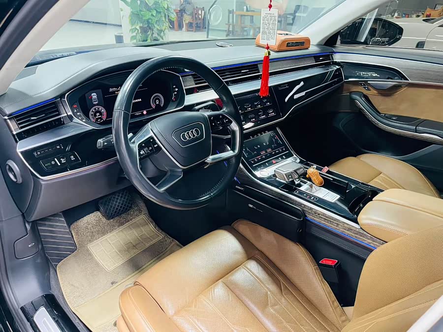 Audi A8 2019 — фото 8
