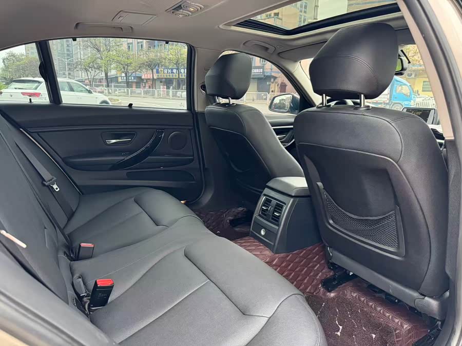 BMW 3 Series 2017 — фото 12