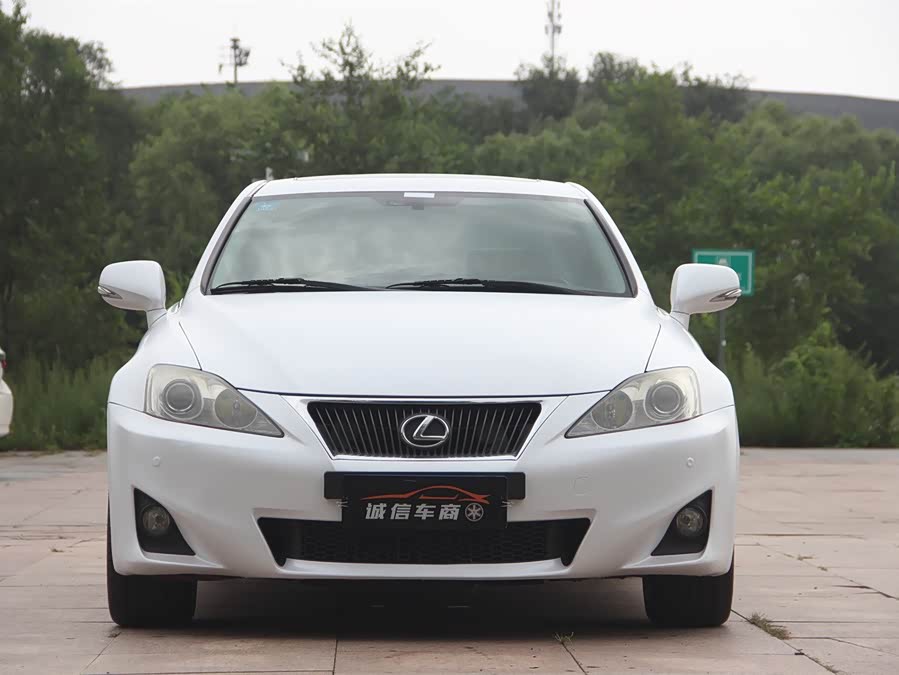 Lexus IS 2011