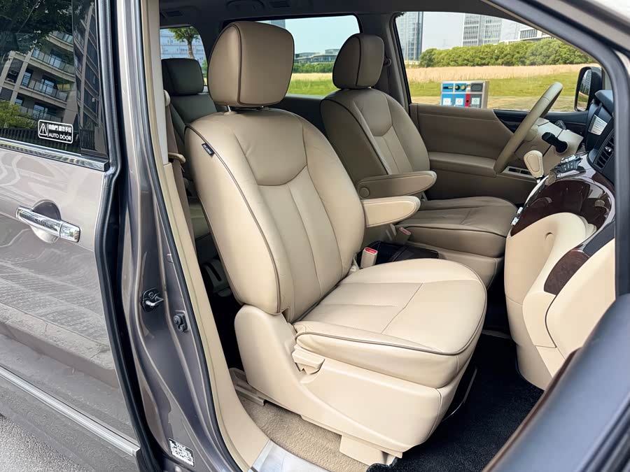 Nissan Quest 2015 — фото 14