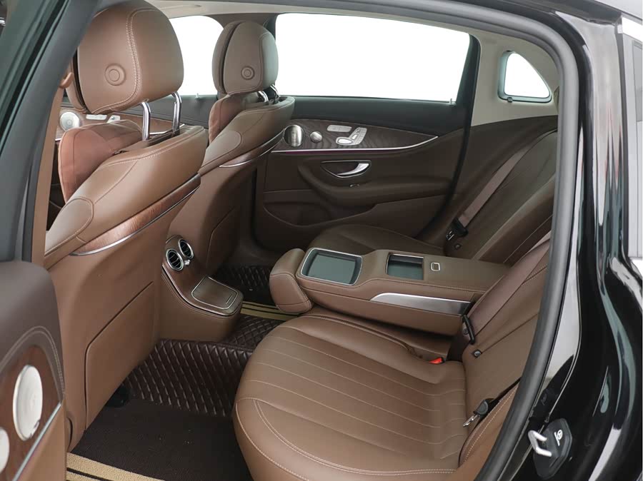 Mercedes-Benz E-Class 2023 — фото 11