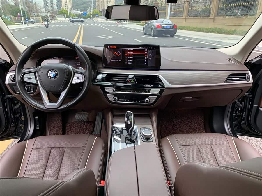 BMW 5 Series 2022 — фото 10
