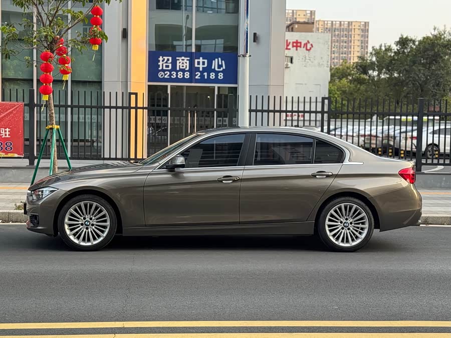 BMW 3 Series 2018 — фото 14