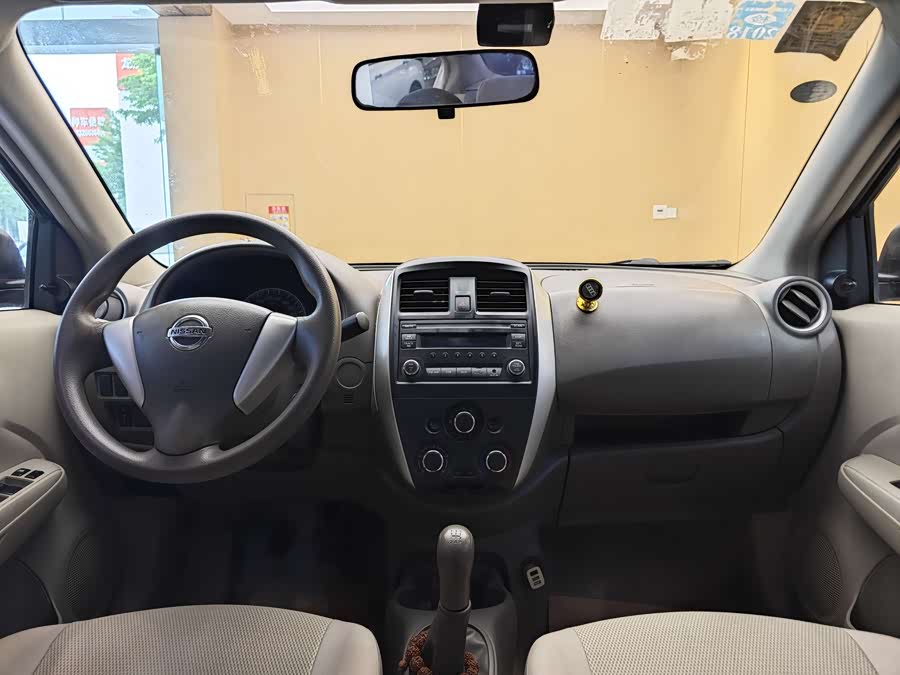Nissan Sunny 2015 — фото 19