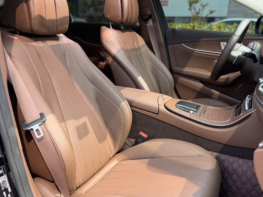 Mercedes-Benz E-Class 2023 — фото 9
