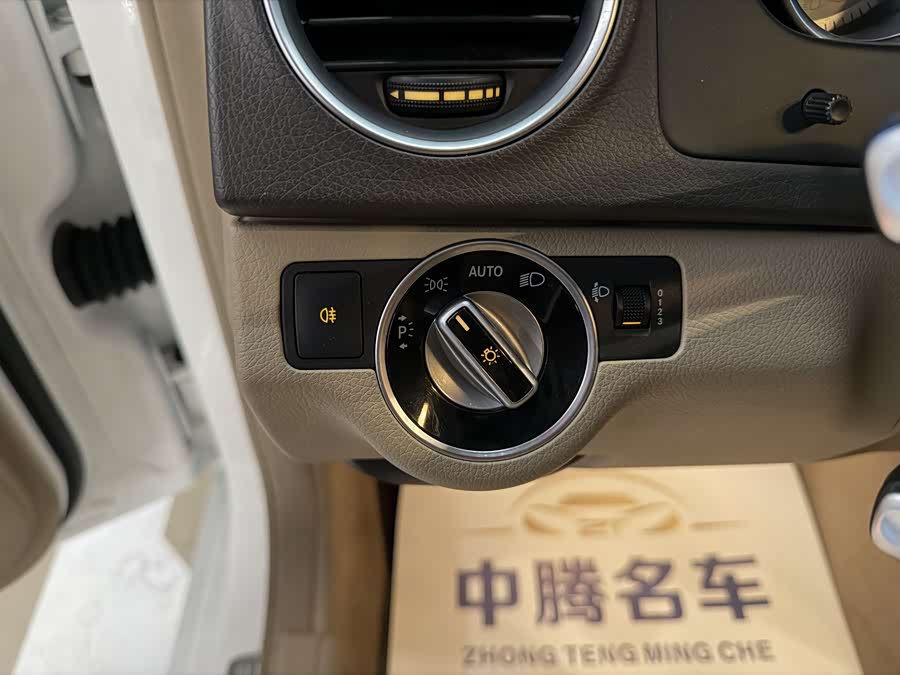 Mercedes-Benz C-Class 2011