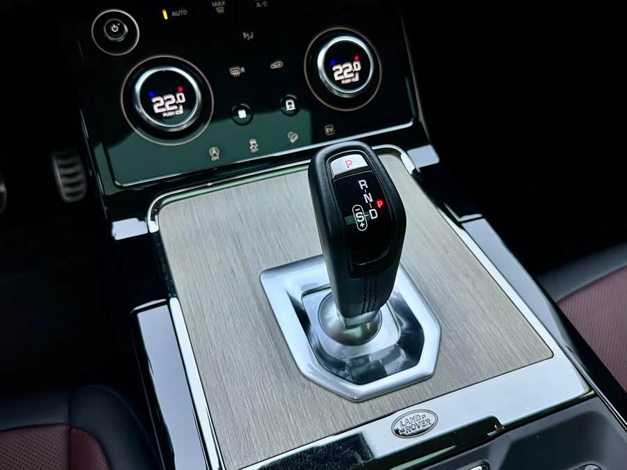 Land Rover Range Rover Evoque New Energy 2023 — фото 15