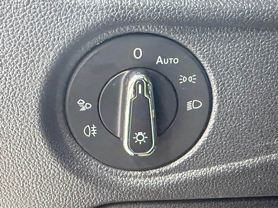 Volkswagen Passat 2023 — фото 13