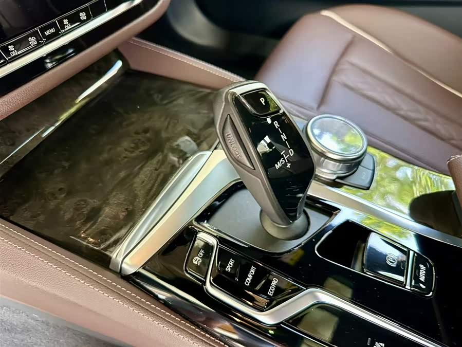 BMW 5 Series 2022 — фото 11