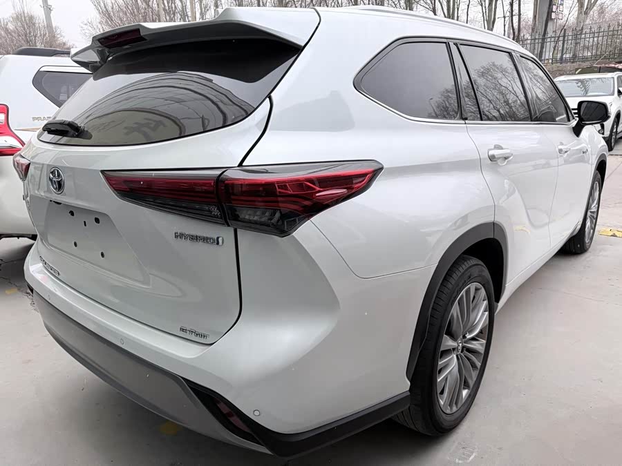 Toyota Highlander 2023 — фото 18
