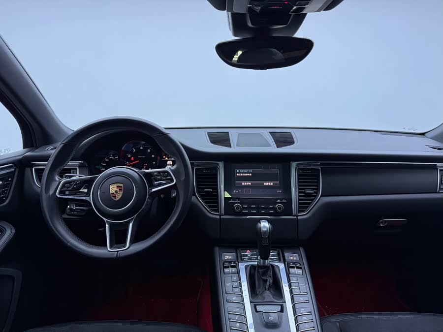 Porsche Macan 2017 — фото 16