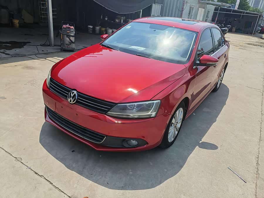 Volkswagen Sagitar 2014