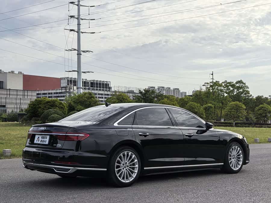 Audi A8 2018 — фото 12
