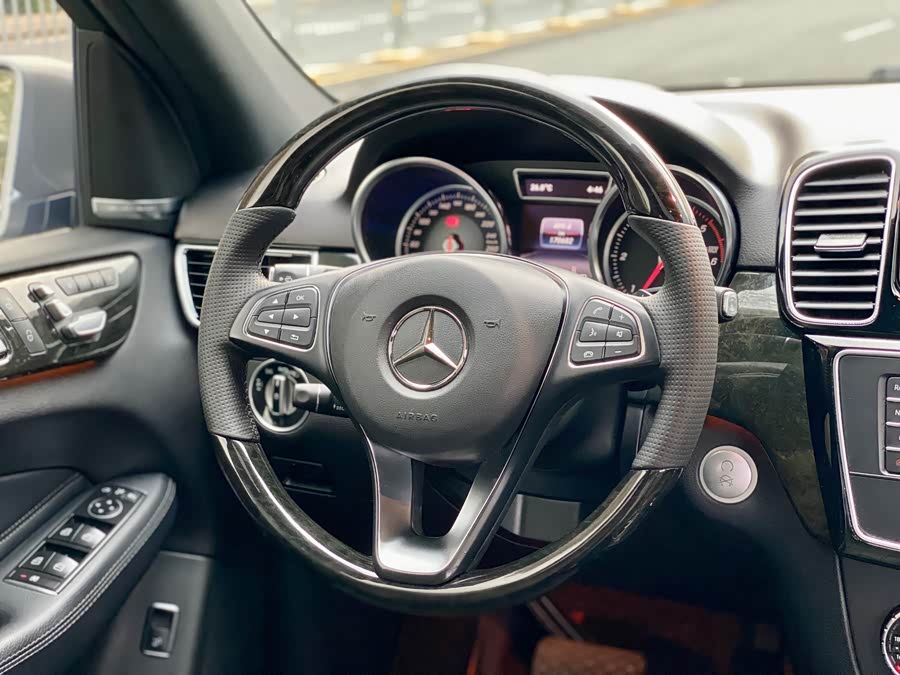 Mercedes-Benz GLE 2016 — фото 15