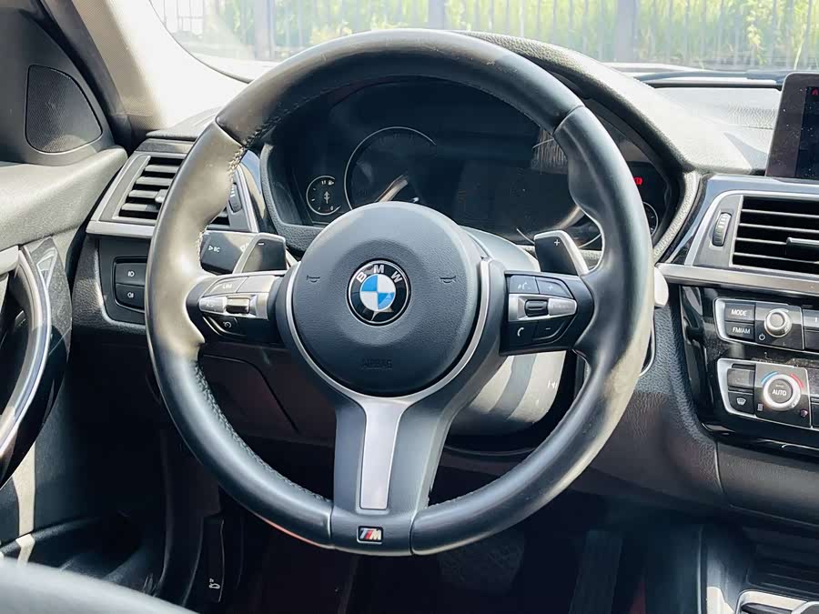 BMW 3 Series 2019 — фото 8