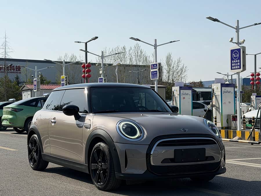 MINI MINI 2023