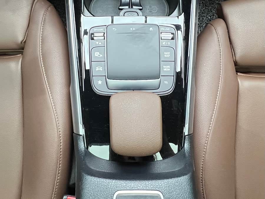 Mercedes-Benz GLB 2023 — фото 16
