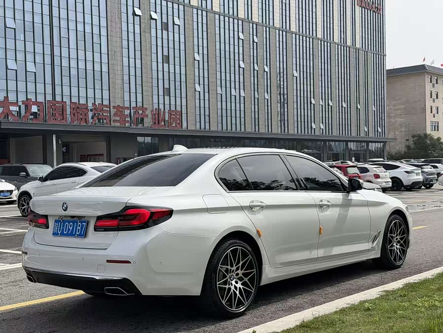 BMW 5 Series 2021 — фото 13