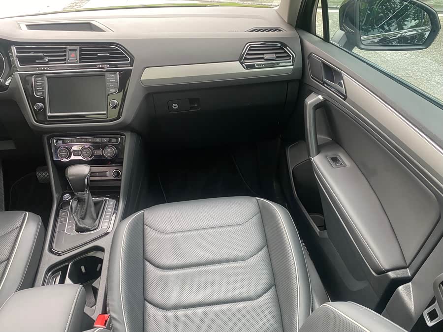 Volkswagen Tiguan L 2018 — фото 15
