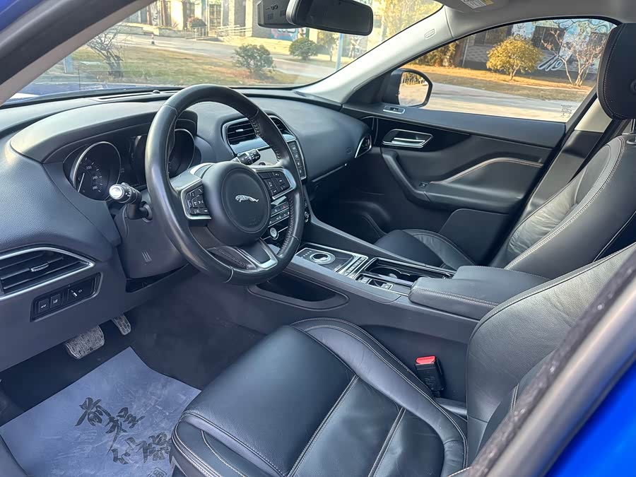 Jaguar F-PACE 2018 — фото 12