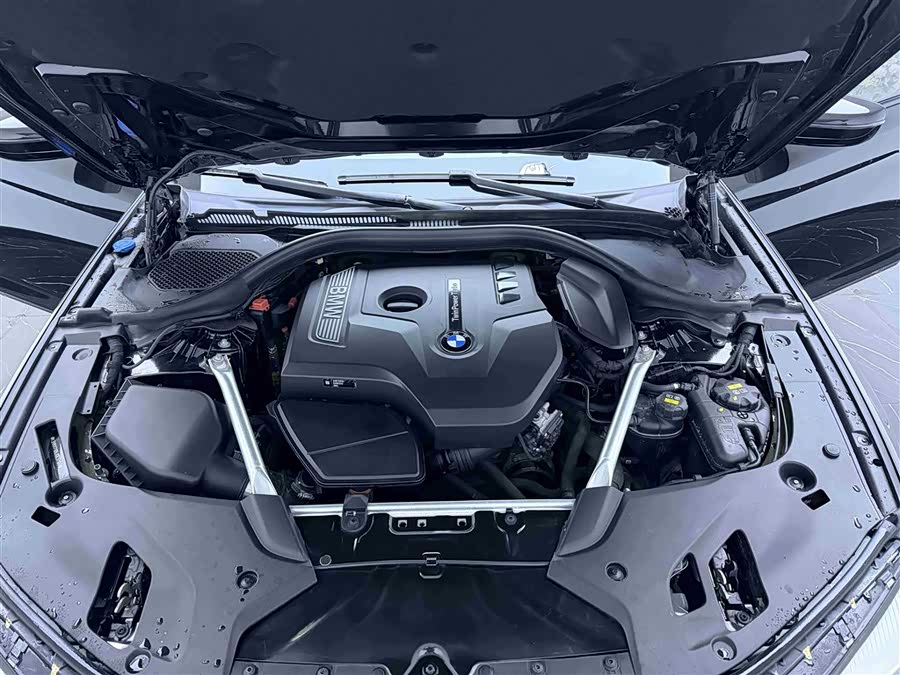 BMW 5 Series 2018 — фото 18