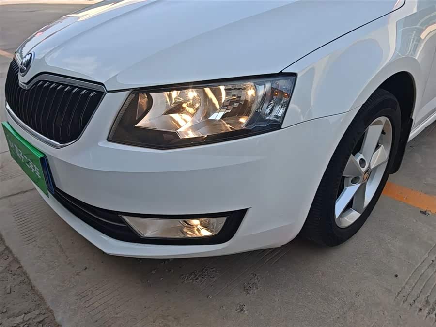 Skoda Octavia 2015 — фото 24