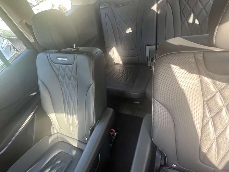Hongqi HS7 PHEV 2025