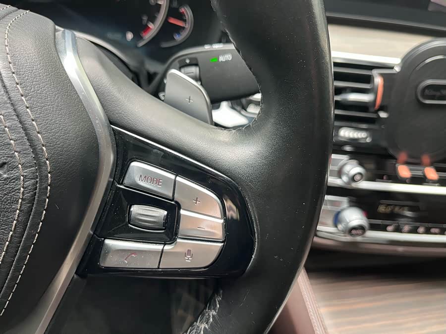 BMW 5 Series 2018 — фото 35