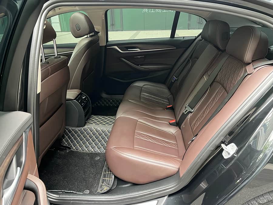 BMW 5 Series 2018 — фото 20