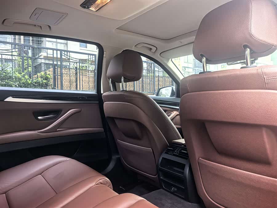 BMW 5 Series 2017 — фото 10
