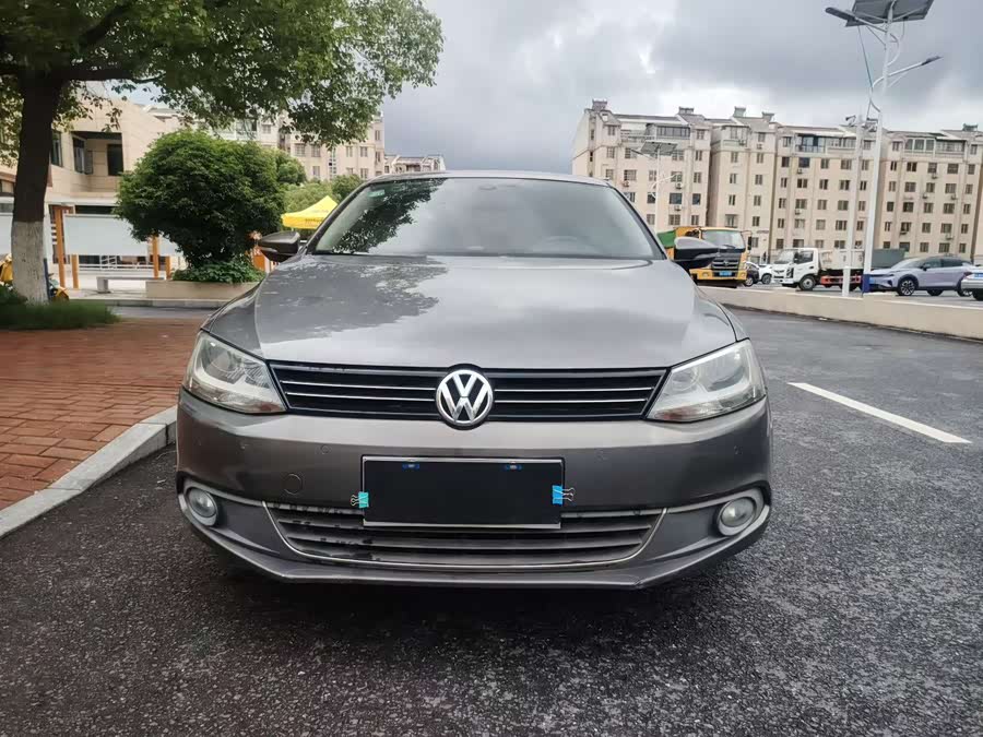Volkswagen Sagitar 2012