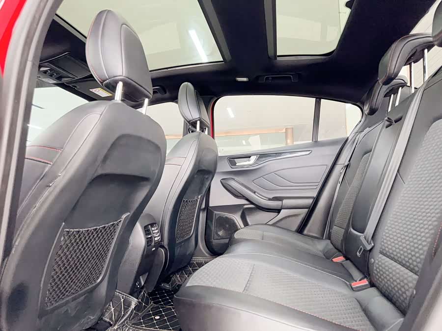 Ford Focus 2020 — фото 15