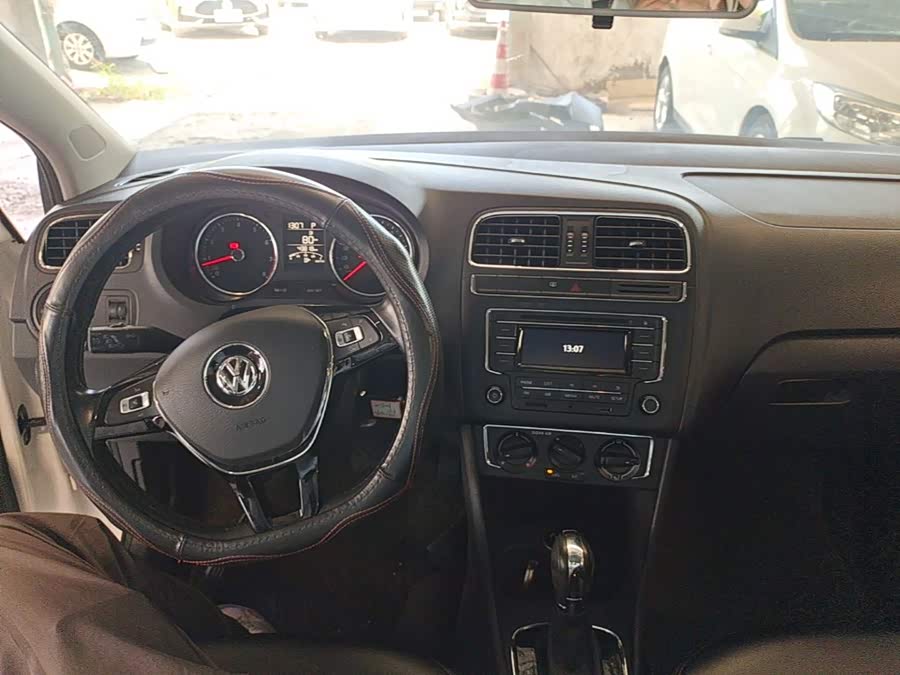 Volkswagen Polo 2016 — фото 10