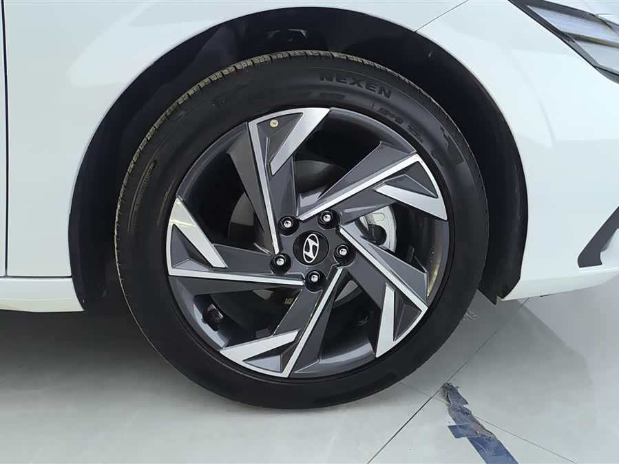 Hyundai Elantra 2023