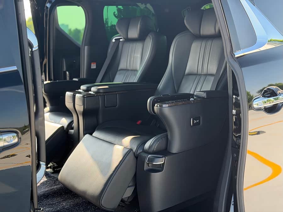 Toyota Vellfire 2023 — фото 12