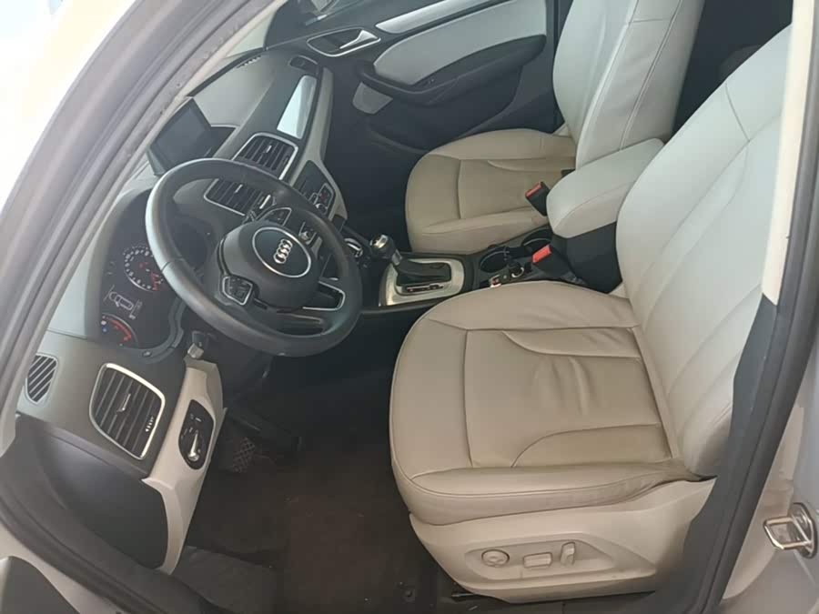 Audi Q3 2015 — фото 15