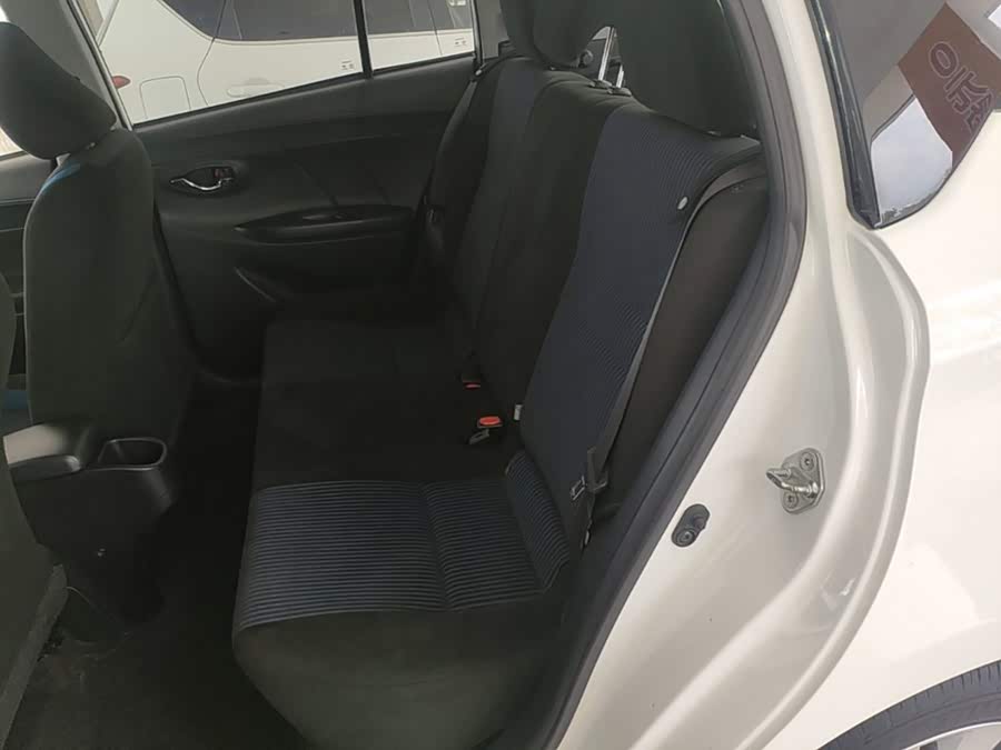 Toyota Yaris L 2016 — фото 17