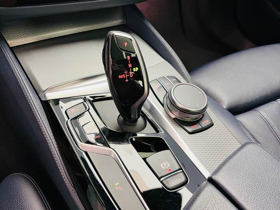 BMW 5 Series 2020 — фото 11