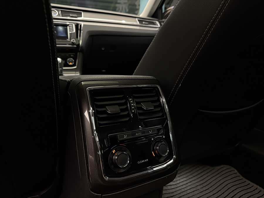 Volkswagen Passat 2017 — фото 12