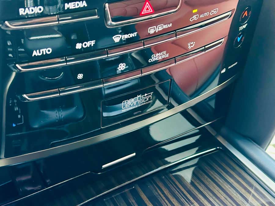 Lexus LX 2019 — фото 13