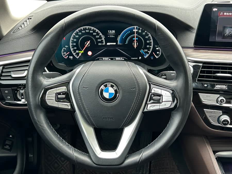 BMW 5 Series New Energy 2019 — фото 19