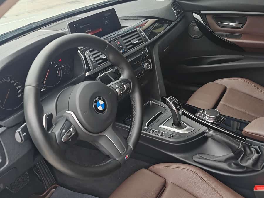 BMW 3 Series 2019 — фото 13