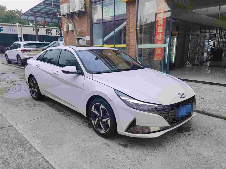 Hyundai Elantra 2022