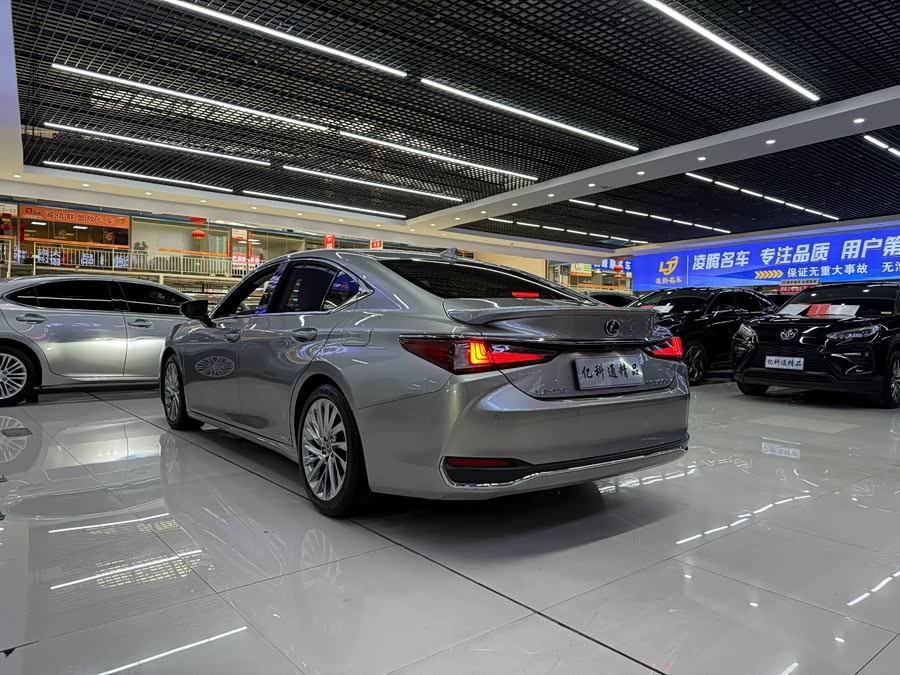 Lexus ES 2018
