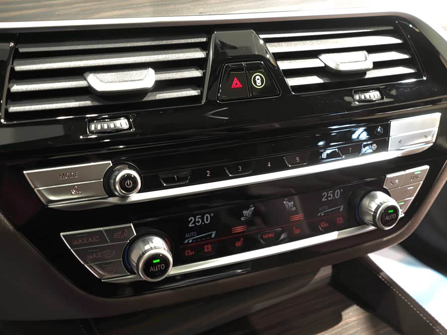 BMW 5 Series 2022 — фото 12