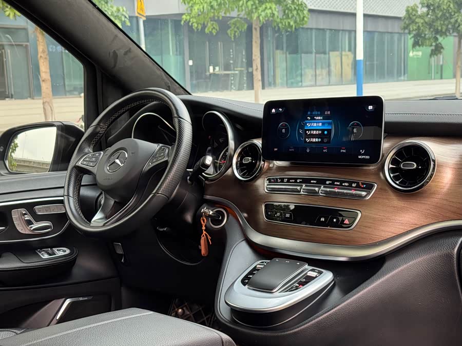 Mercedes-Benz V-Class 2021 — фото 11