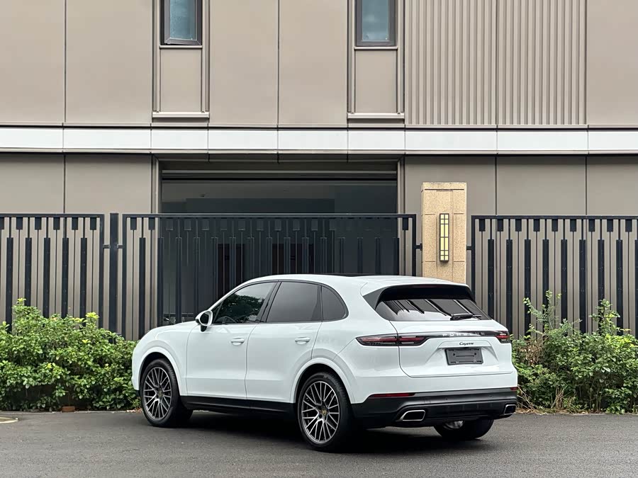 Porsche Cayenne 2022