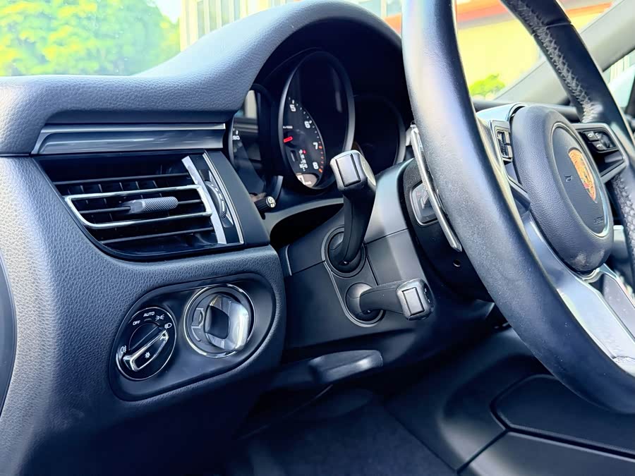 Porsche Macan 2018 — фото 15