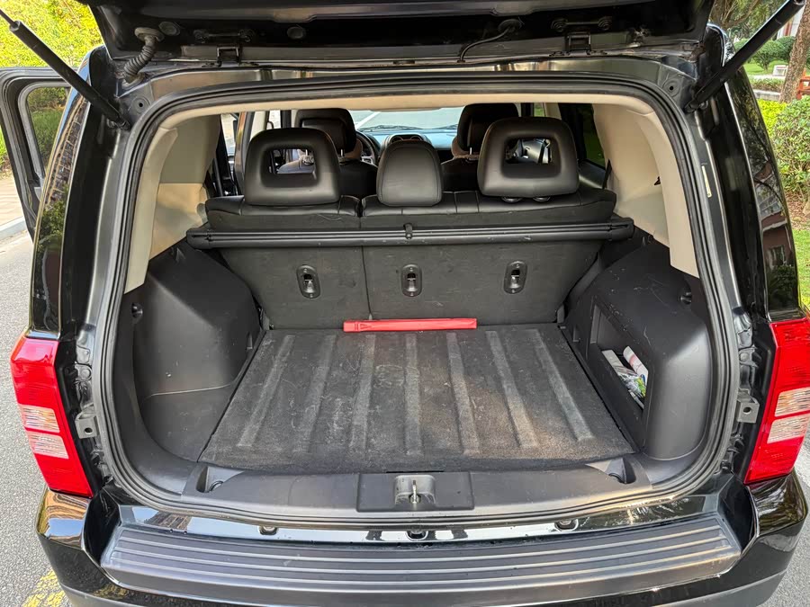 Jeep Freelancer 2014 — фото 12